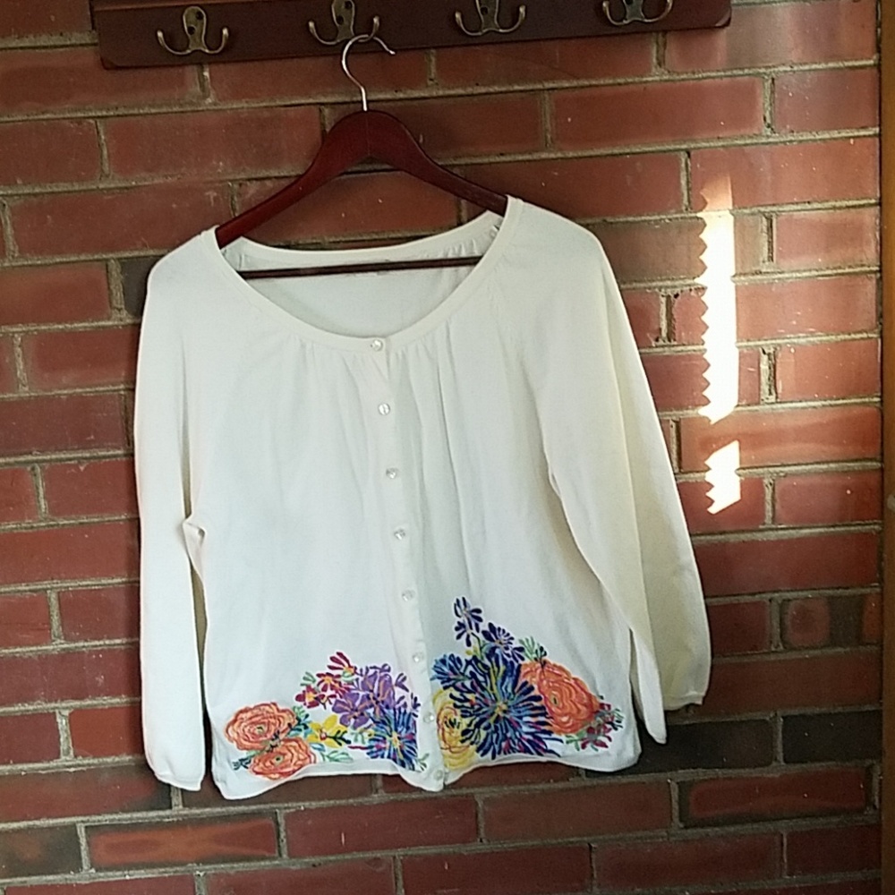 Garnet hill large sweater with flowers.